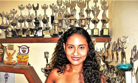 Márcia Casagrande, 25 anos de carreira; vida longa à Rainha