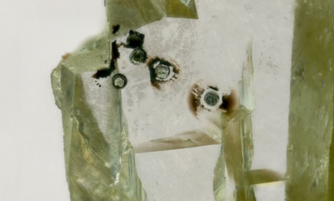 Mineral nunca visto antes encontrado dentro de um diamante
